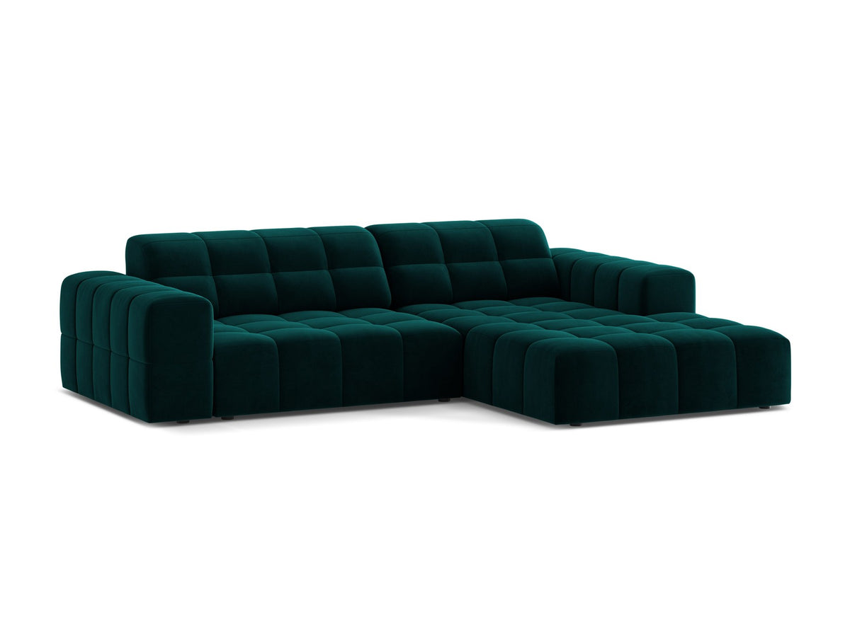 Jennifer Linkes Ecksofa von Micadoni in leichtem Beige, L-Form rechts, bezogen mit Chenille-Stoff Eden 2 Pearl, schwarze Kunststoffbeine.