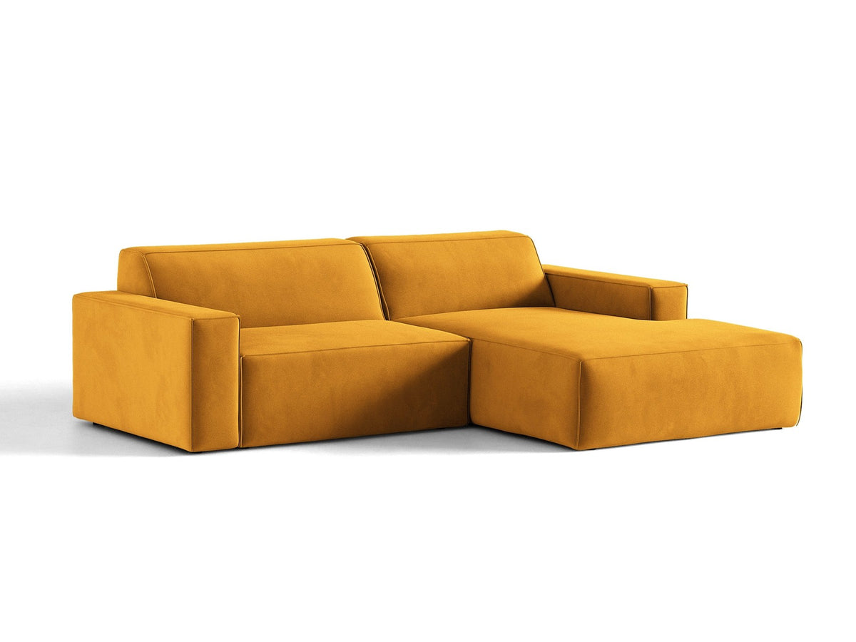 Ecksofa rechts Jodie von Micadoni in leichtem Beige mit Venus-Samtstoff, schwarzen Kunststoffbeinen und moderner modularer Form.