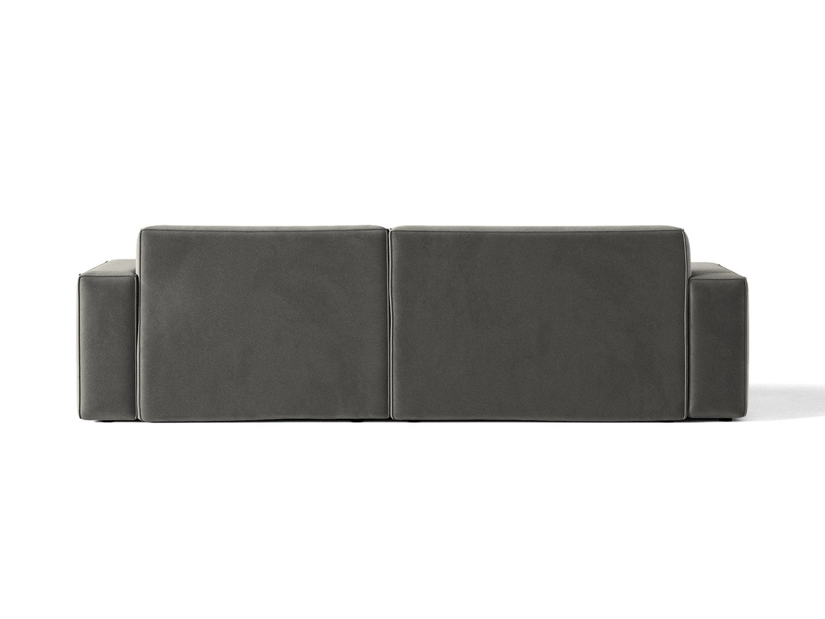 Ecksofa rechts Jodie von Micadoni in leichtem Beige mit Venus-Samtstoff, schwarzen Kunststoffbeinen und moderner modularer Form.