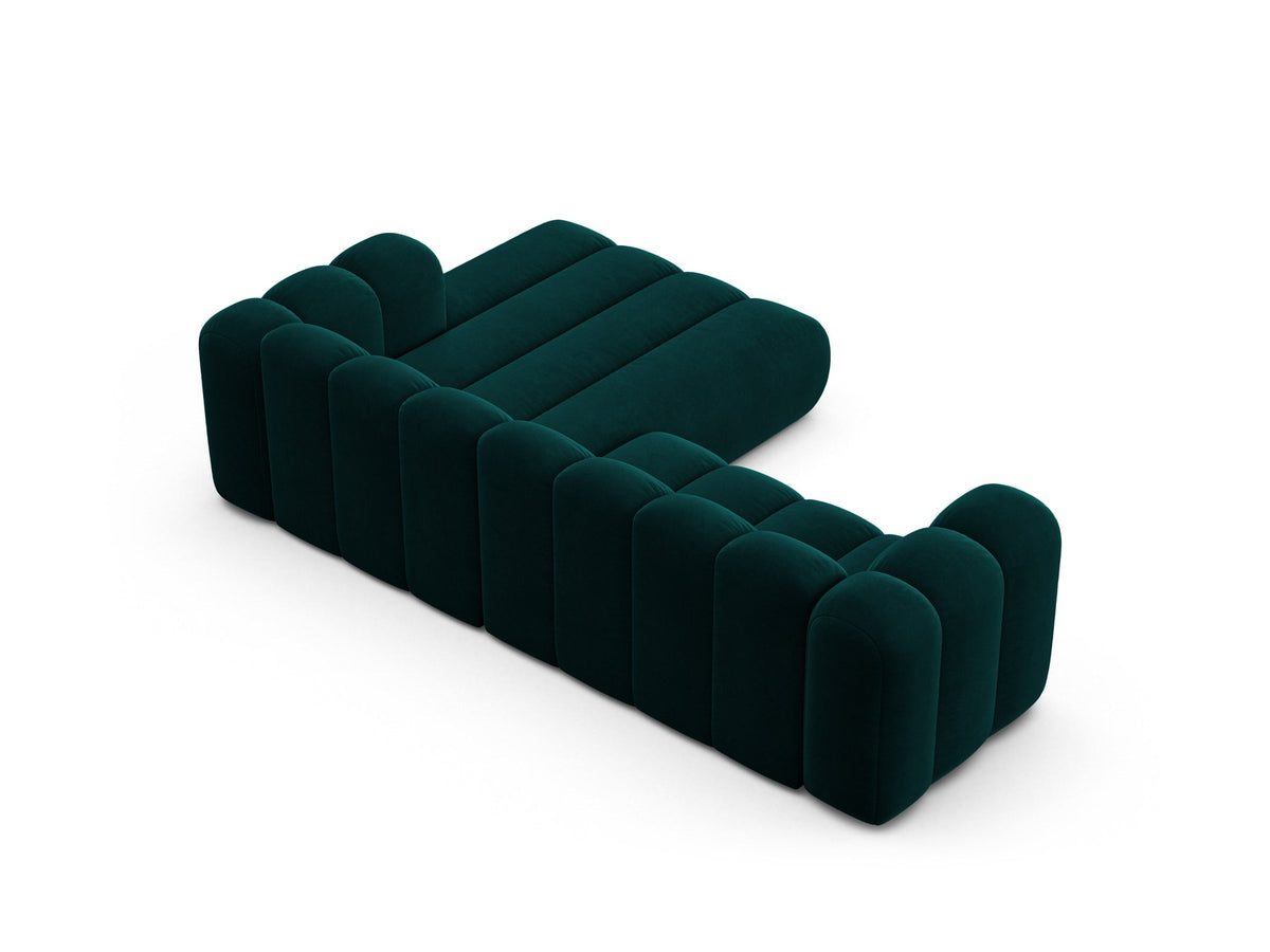 Modulares Ecksofa in leichtem Beige mit Venus-Samtstoff, schwarzen Kunststoffbeinen und einer Sitzbreite von 210 cm, Hersteller Micadoni.