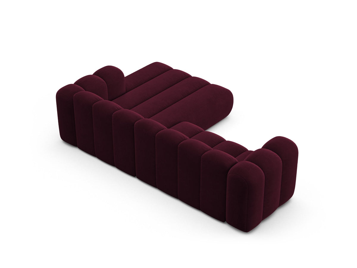 Modulares Ecksofa in leichtem Beige mit Venus-Samtstoff, schwarzen Kunststoffbeinen und einer Sitzbreite von 210 cm, Hersteller Micadoni.