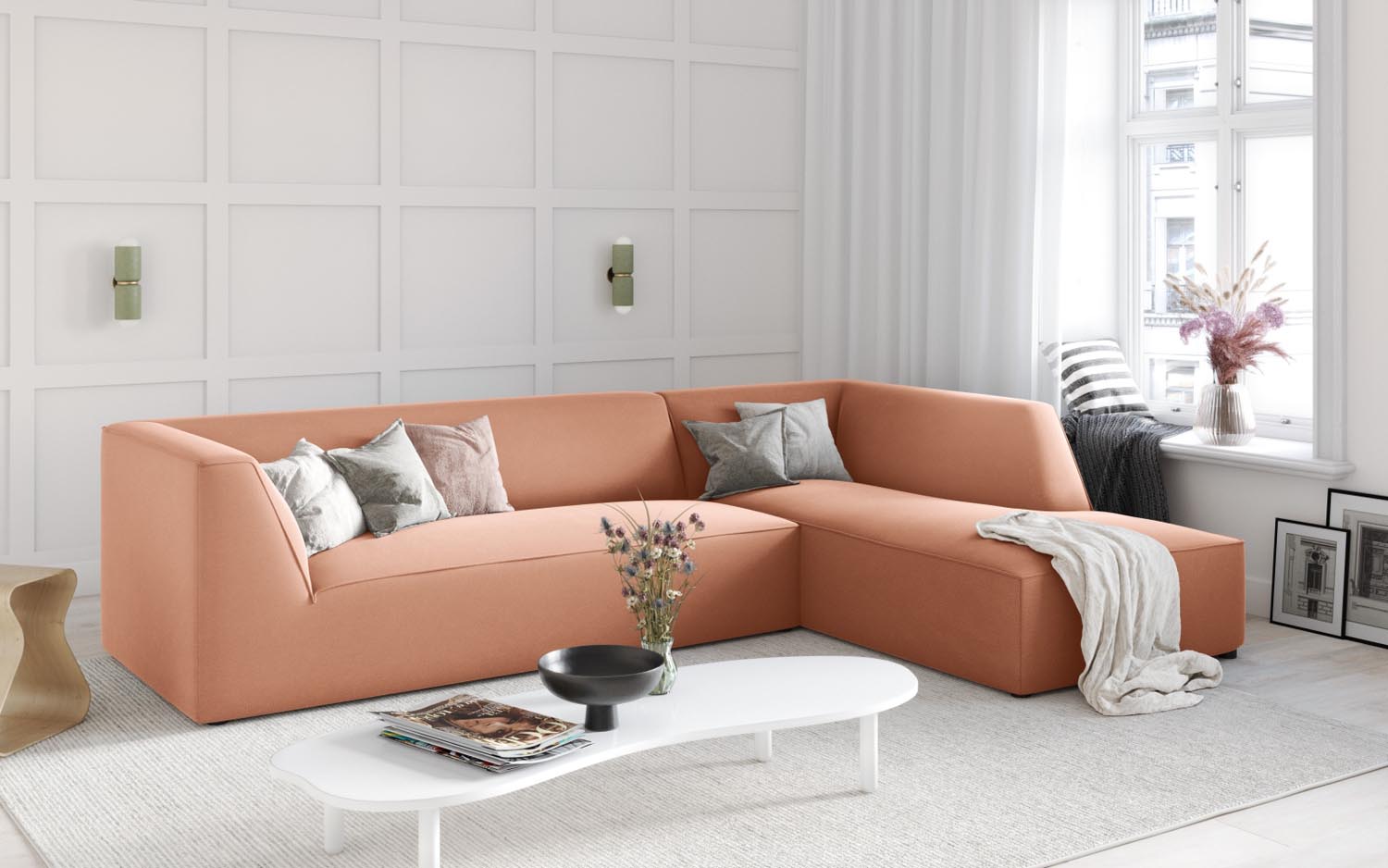 Elegantes Ruby Velour Ecksofa in Pink, modulare 4-Sitzer-Variante, ideal für stilvolle Wohnräume, präsentiert von Micadoni.