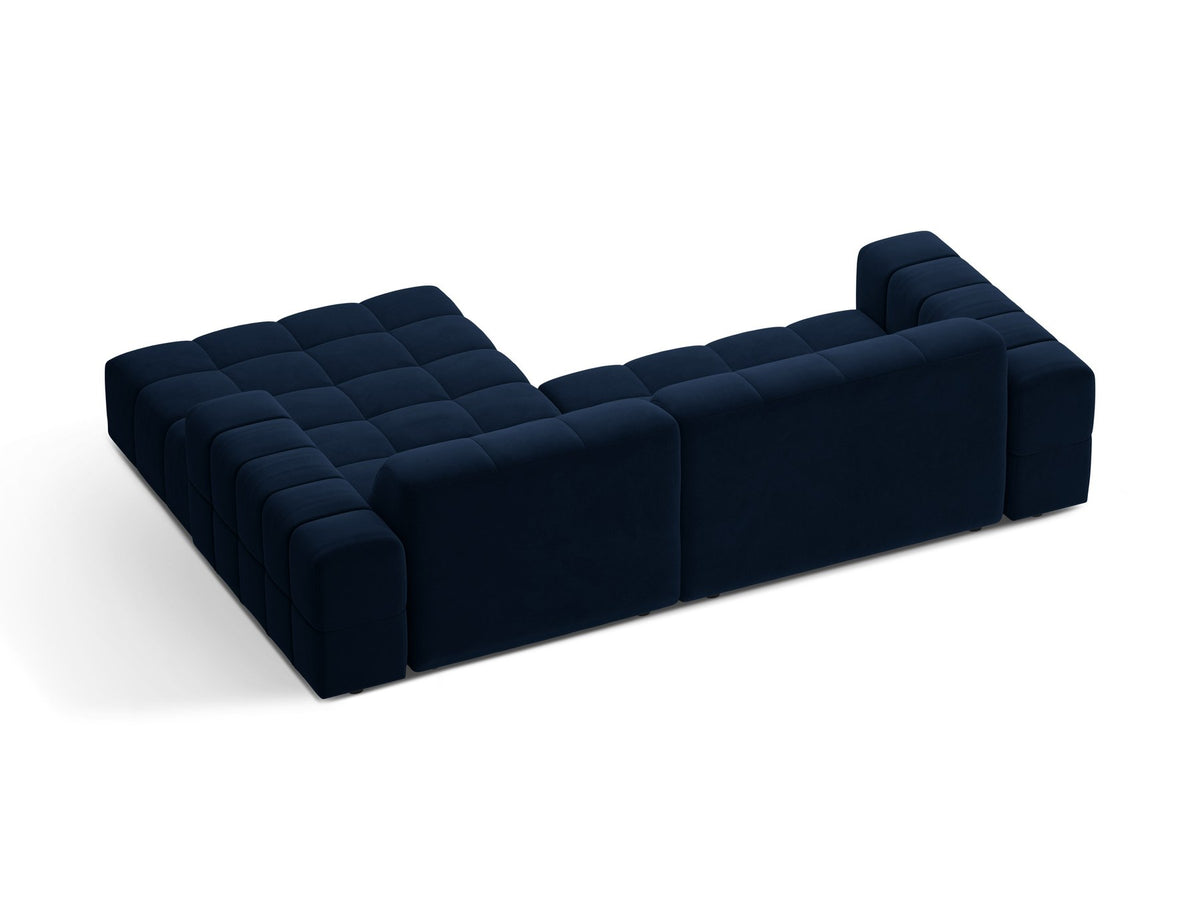 Jennifer Linkes Ecksofa von Micadoni in leichtem Beige, L-Form rechts, bezogen mit Chenille-Stoff Eden 2 Pearl, schwarze Kunststoffbeine.
