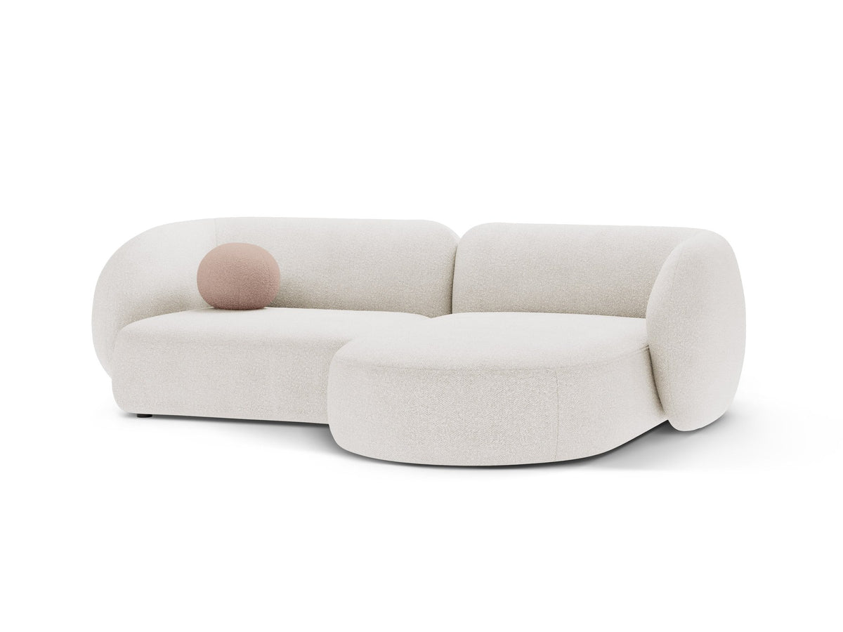 Weisses modulares Ecksofa Kate von Micadoni mit Bouclé-Stoff, schwarzen Kunststoffbeinen und rechts ausgerichteter Formgebung.