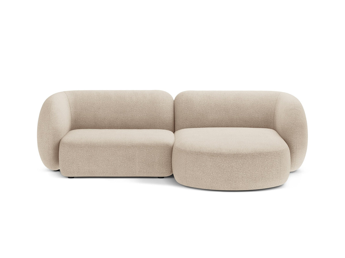 Weisses modulares Ecksofa Kate von Micadoni mit Bouclé-Stoff, schwarzen Kunststoffbeinen und rechts ausgerichteter Formgebung.