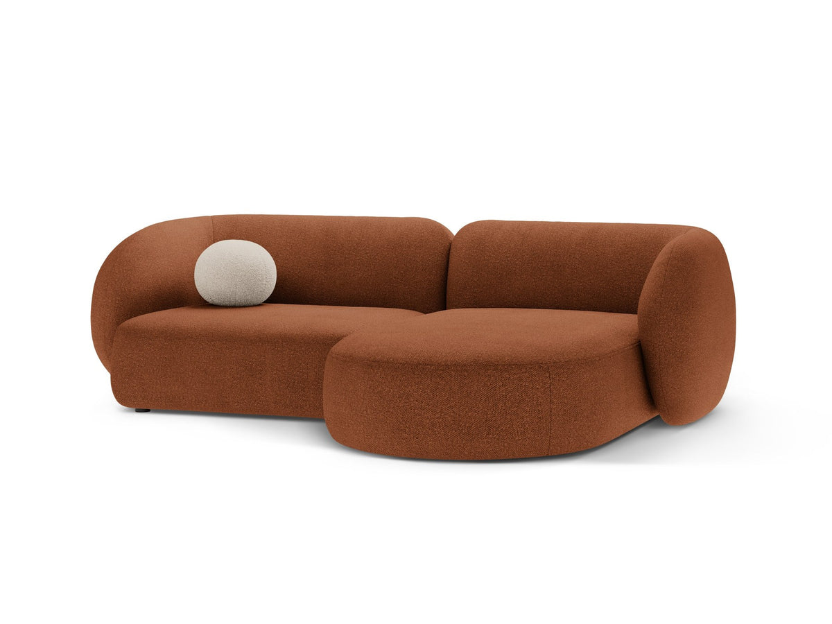 Weisses modulares Ecksofa Kate von Micadoni mit Bouclé-Stoff, schwarzen Kunststoffbeinen und rechts ausgerichteter Formgebung.