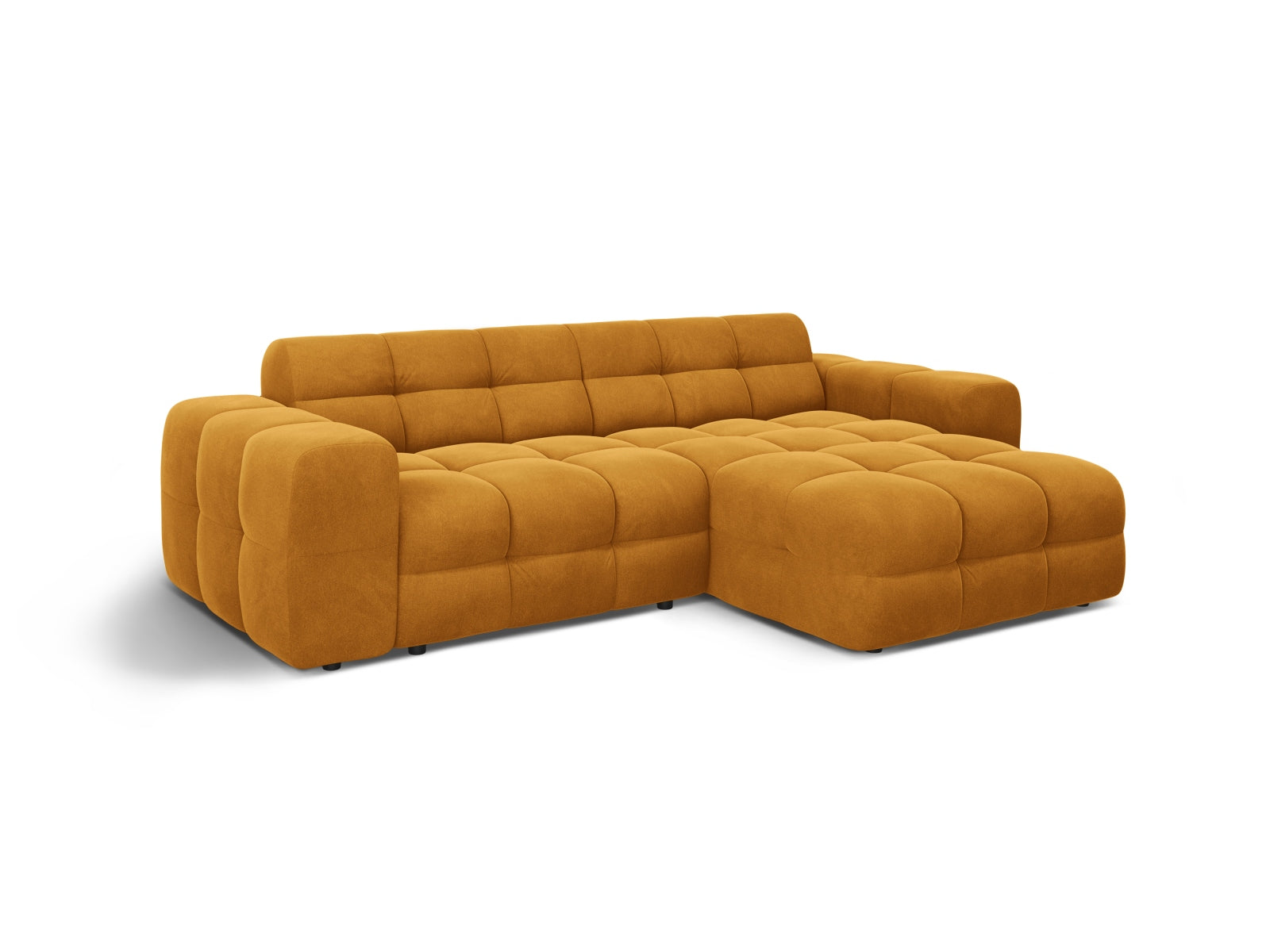 Kendal Velour Ecksofa rechts 4 Sitzer in Mustard präsentiert im Onlineshop von KAQTU Design AG. Ecksofa rechts ist von Micadoni