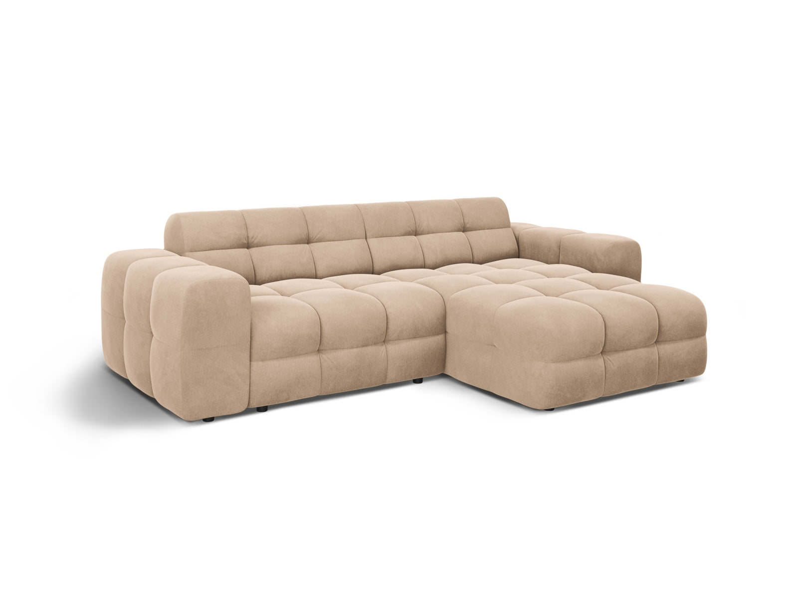 Kendal Velour Ecksofa rechts 4 Sitzer in Almond Beige präsentiert im Onlineshop von KAQTU Design AG. Ecksofa rechts ist von Micadoni