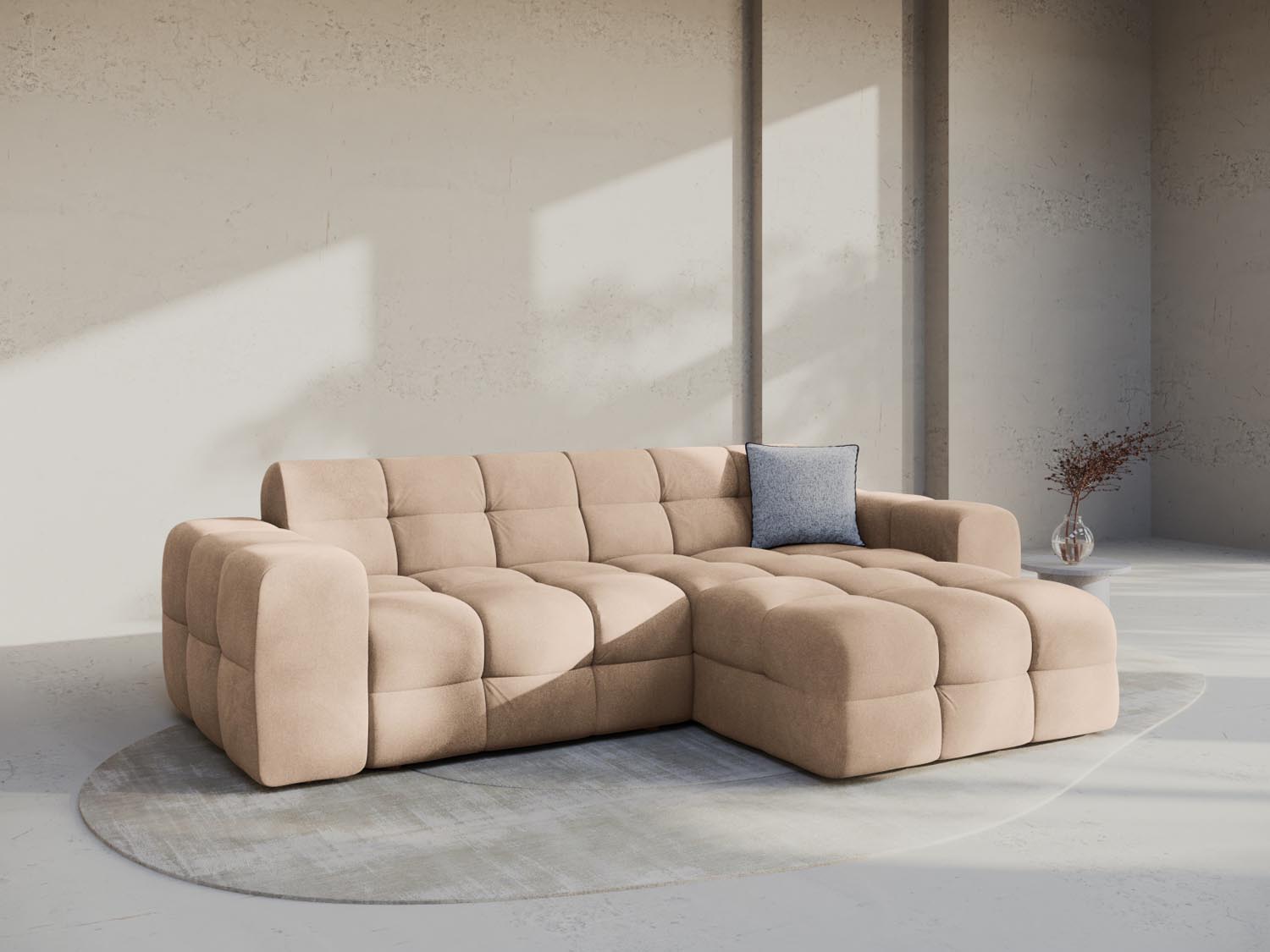 Elegantes Kendal Velour Ecksofa in Almond Beige, ideal für stilvolle Wohnräume. Komfortables 4-Sitzer L-Sofa von Micadoni.