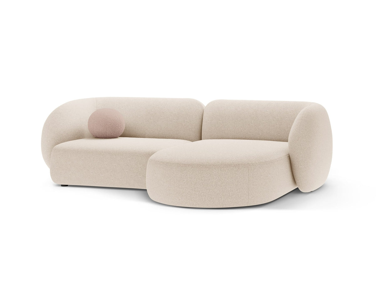 Weisses modulares Ecksofa Kate von Micadoni mit Bouclé-Stoff, schwarzen Kunststoffbeinen und rechts ausgerichteter Formgebung.