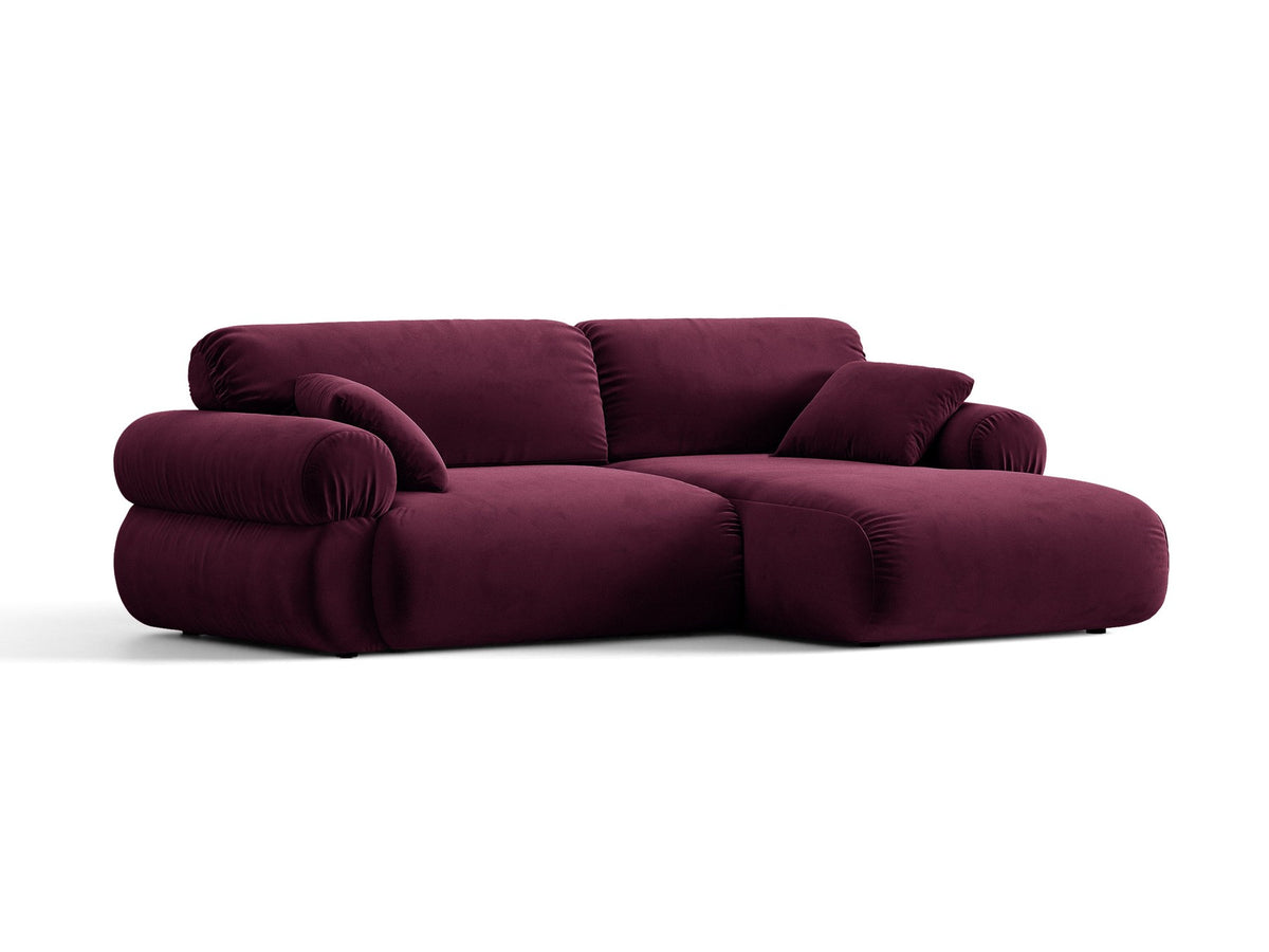 Beiges L-Ecksofa Ophelia von Micadoni mit Stoffbezug Liberty, schwarzen Kunststoffbeinen und niedriger, abgerundeter Sitzform.