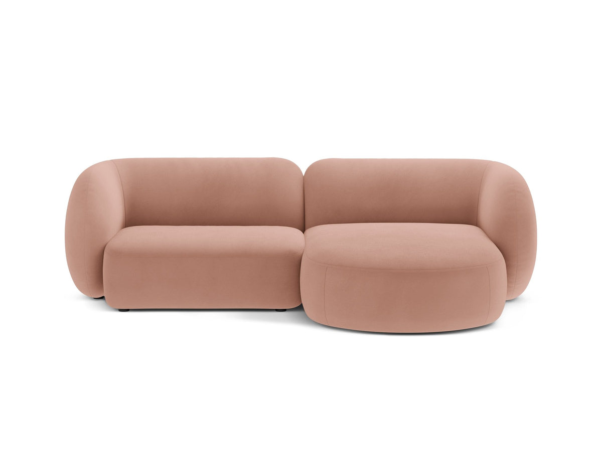 Weisses modulares Ecksofa Kate von Micadoni mit Bouclé-Stoff, schwarzen Kunststoffbeinen und rechts ausgerichteter Formgebung.