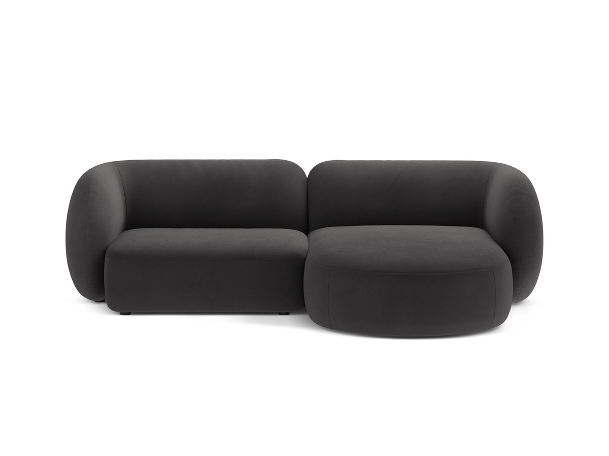 Weisses modulares Ecksofa Kate von Micadoni mit Bouclé-Stoff, schwarzen Kunststoffbeinen und rechts ausgerichteter Formgebung.