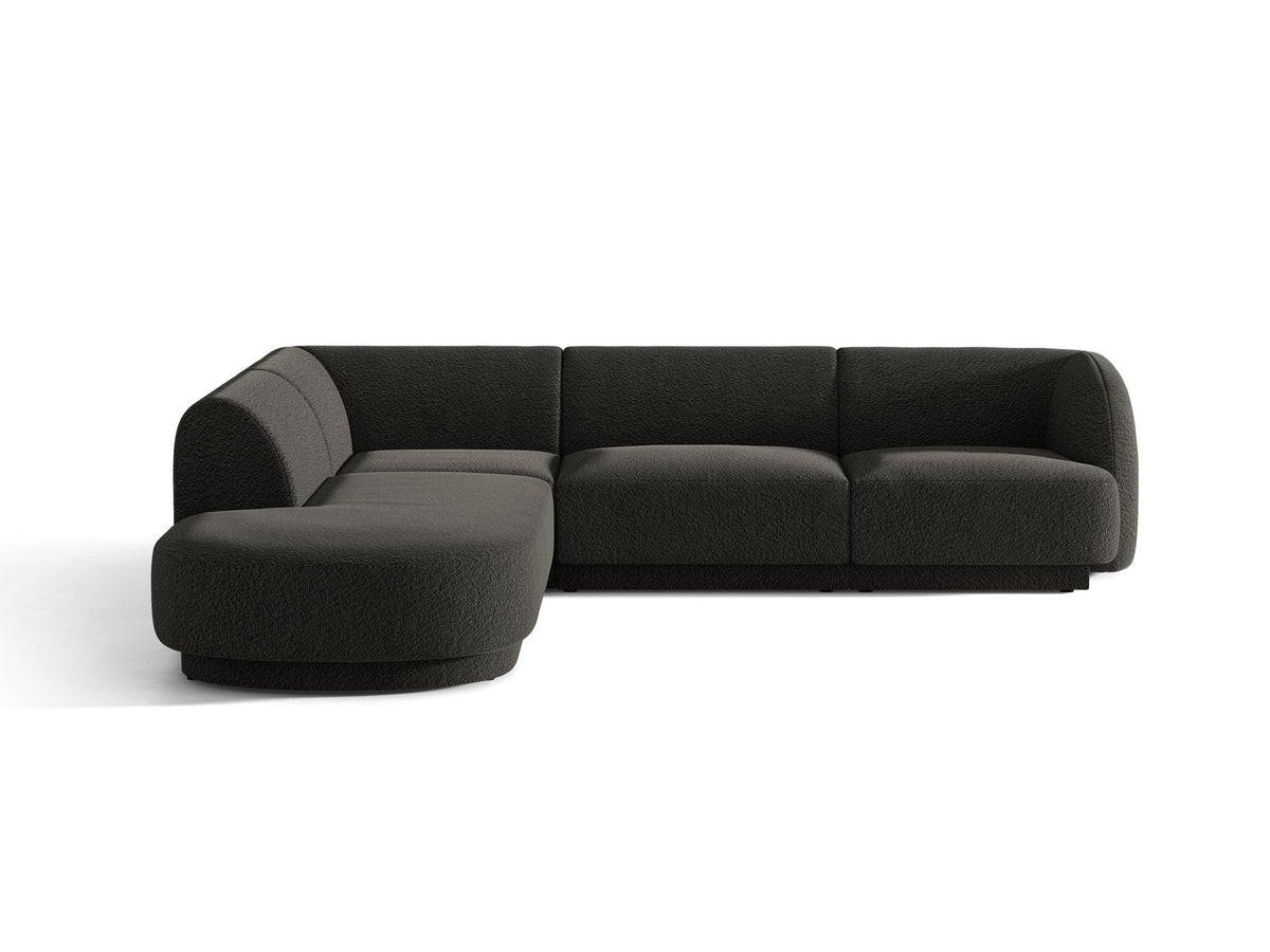 Dunkelbeiges L-förmiges Ecksofa Miley von Micadoni mit Bluvel-Stoff, schwarzen Kunststoffbeinen und linker Ausrichtung, freigestellt.