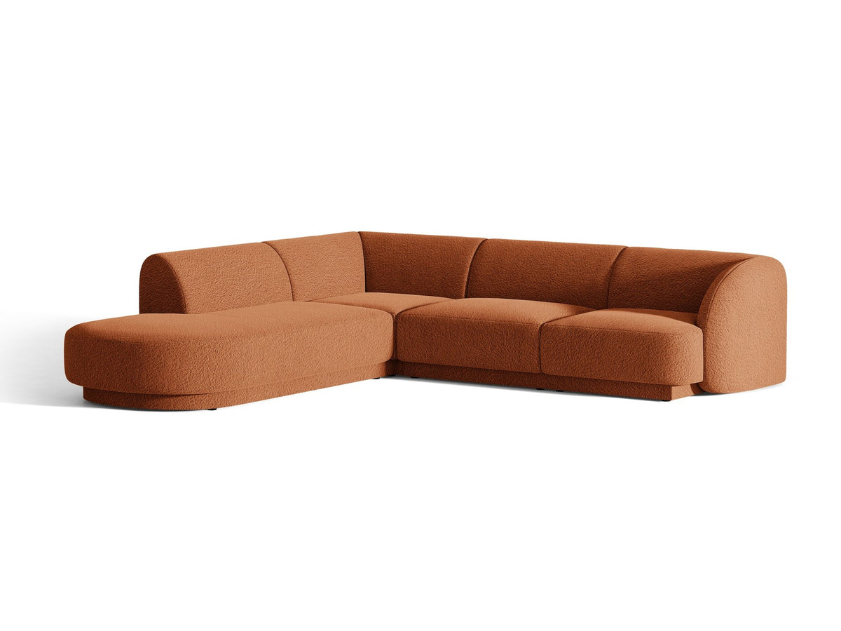 Dunkelbeiges L-förmiges Ecksofa Miley von Micadoni mit Bluvel-Stoff, schwarzen Kunststoffbeinen und linker Ausrichtung, freigestellt.