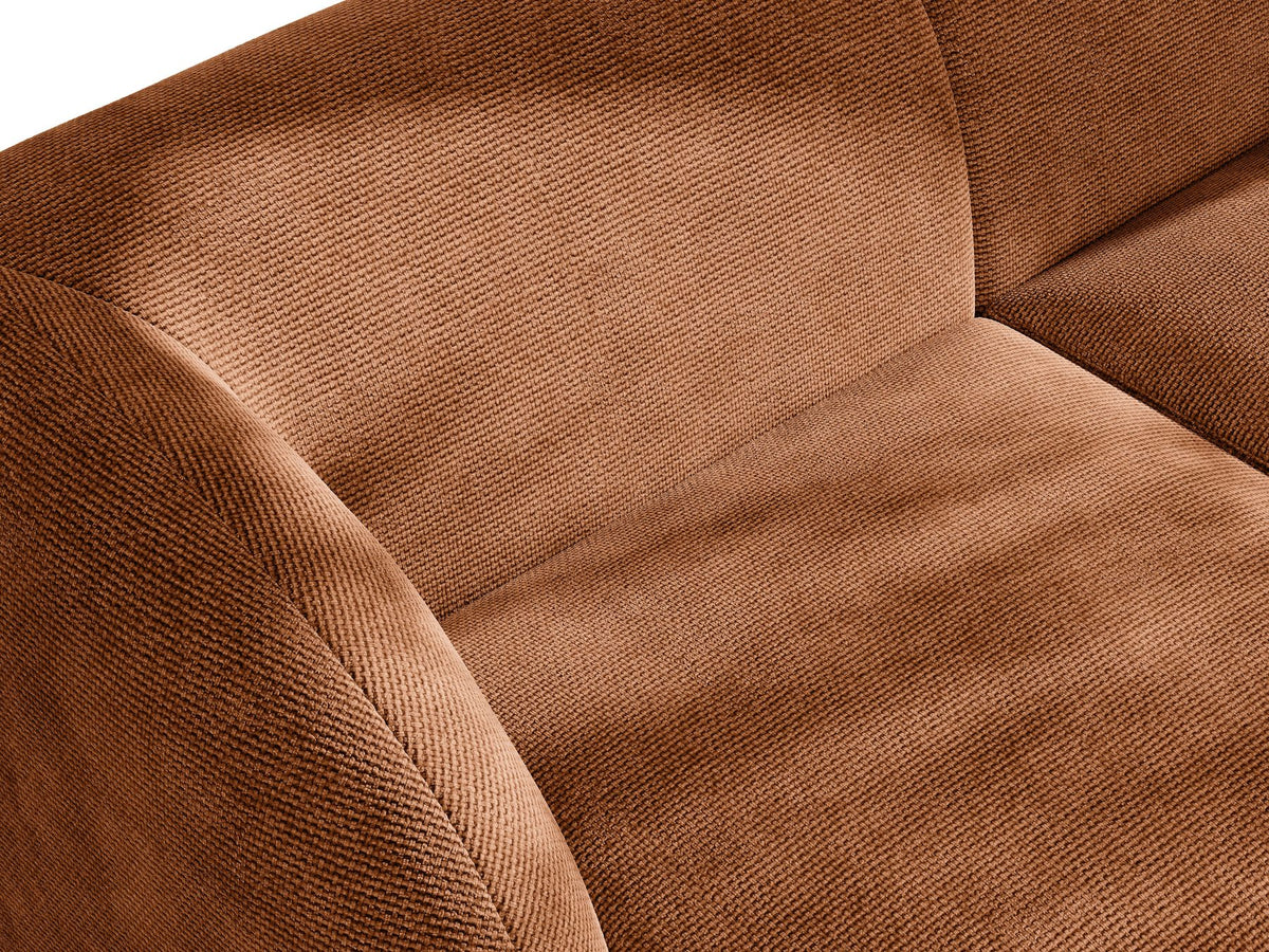 Dunkelbeiges L-förmiges Ecksofa Miley von Micadoni mit Bluvel-Stoff, schwarzen Kunststoffbeinen und linker Ausrichtung, freigestellt.