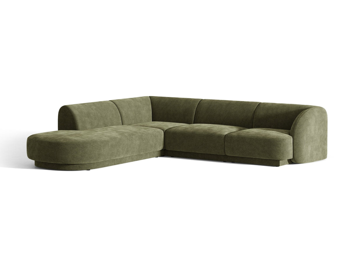 Dunkelbeiges L-förmiges Ecksofa Miley von Micadoni mit Bluvel-Stoff, schwarzen Kunststoffbeinen und linker Ausrichtung, freigestellt.