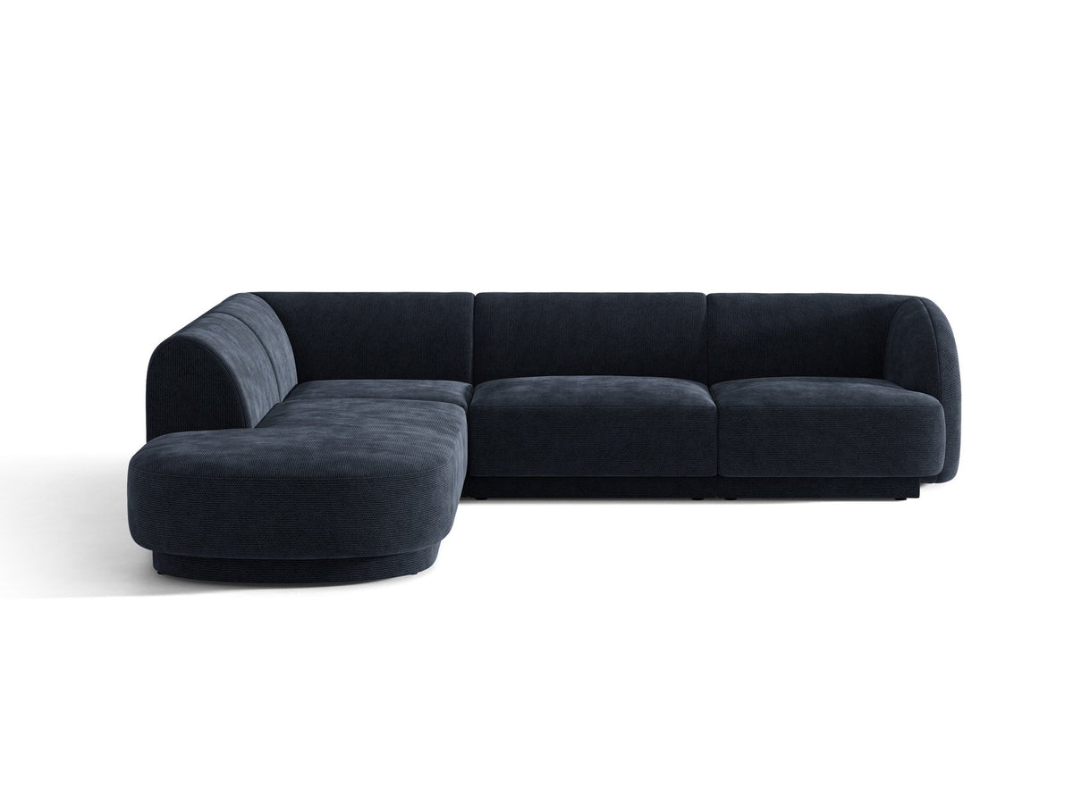 Dunkelbeiges L-förmiges Ecksofa Miley von Micadoni mit Bluvel-Stoff, schwarzen Kunststoffbeinen und linker Ausrichtung, freigestellt.