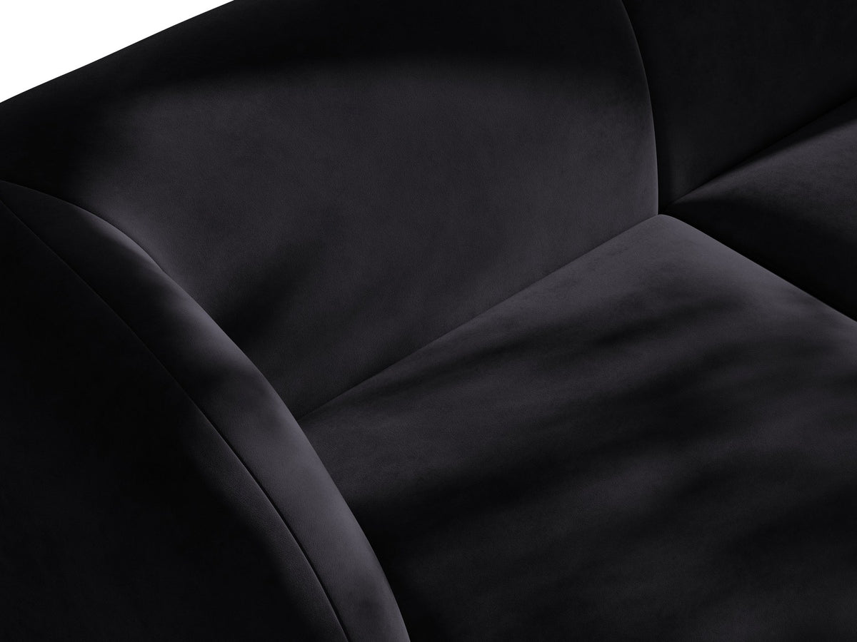 Dunkelbeiges L-förmiges Ecksofa Miley von Micadoni mit Bluvel-Stoff, schwarzen Kunststoffbeinen und linker Ausrichtung, freigestellt.