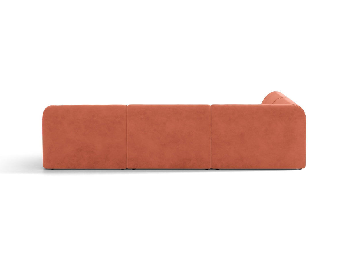 Dunkelbeiges L-förmiges Ecksofa Miley von Micadoni mit Bluvel-Stoff, schwarzen Kunststoffbeinen und linker Ausrichtung, freigestellt.