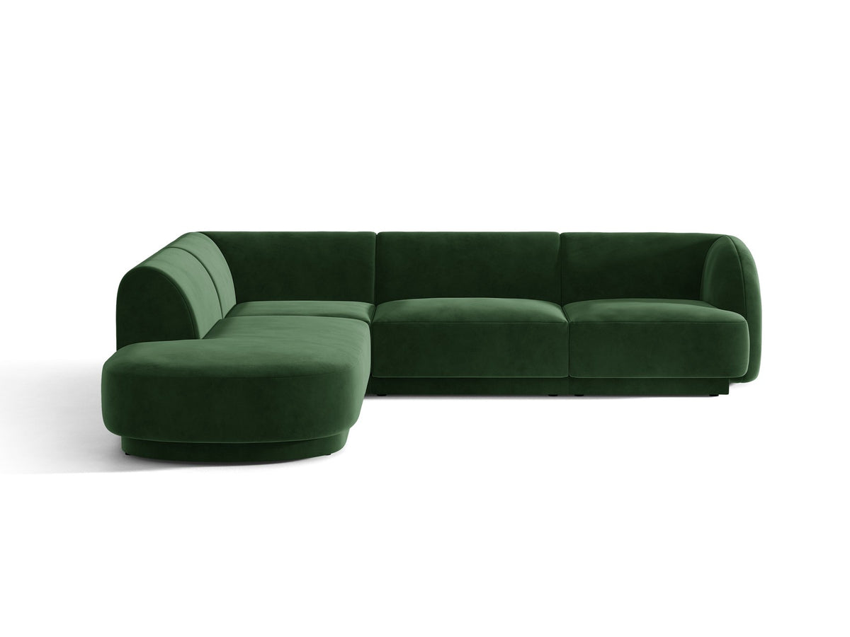 Dunkelbeiges L-förmiges Ecksofa Miley von Micadoni mit Bluvel-Stoff, schwarzen Kunststoffbeinen und linker Ausrichtung, freigestellt.