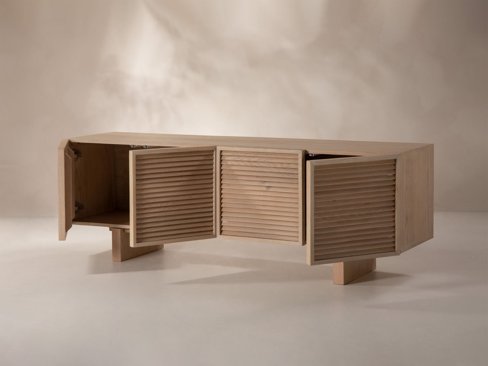 TV-Möbel Aires, 160x40x54 in  präsentiert im Onlineshop von KAQTU Design AG. TV-Möbel ist von Micadoni