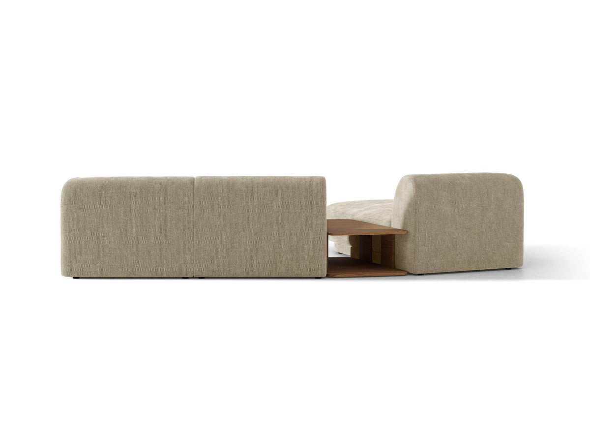 Braunes modulares Sofa Miley von Micadoni mit Bouclé-Stoff, schwarzen Kunststoffbeinen und breiter Sitzfläche im Wohnraum.