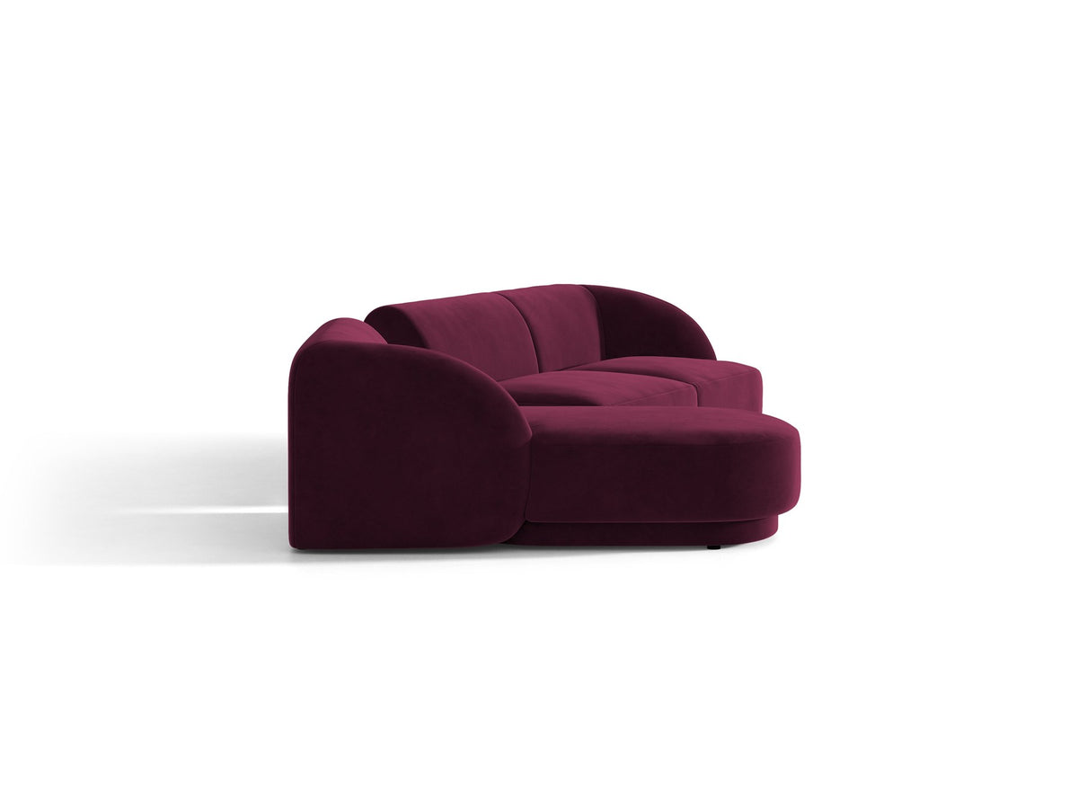 Braunes modulares Sofa Miley von Micadoni mit Bouclé-Stoff, schwarzen Kunststoffbeinen und breiter Sitzfläche im Wohnraum.
