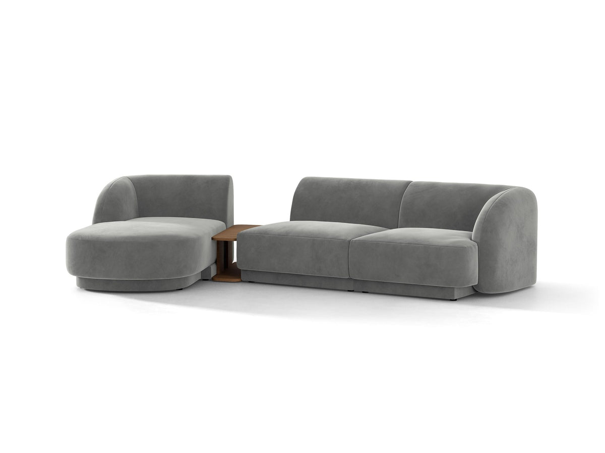 Braunes modulares Sofa Miley von Micadoni mit Bouclé-Stoff, schwarzen Kunststoffbeinen und breiter Sitzfläche im Wohnraum.