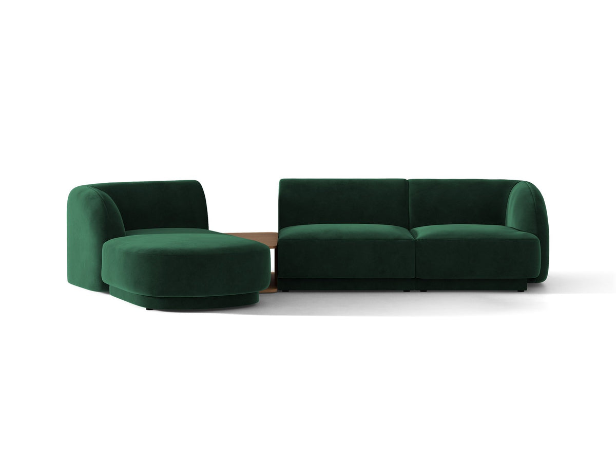 Braunes modulares Sofa Miley von Micadoni mit Bouclé-Stoff, schwarzen Kunststoffbeinen und breiter Sitzfläche im Wohnraum.