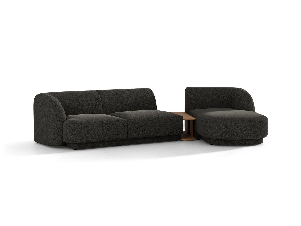 Braunes modulares Sofa Miley von Micadoni mit Baloo-Stoffbezug, schwarzen Kunststofffüssen und L-förmiger Ausrichtung nach rechts.