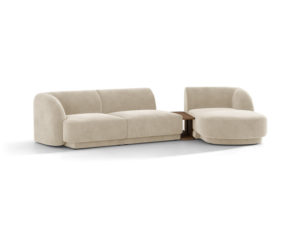 Braunes modulares Sofa Miley von Micadoni mit Baloo-Stoffbezug, schwarzen Kunststofffüssen und L-förmiger Ausrichtung nach rechts.