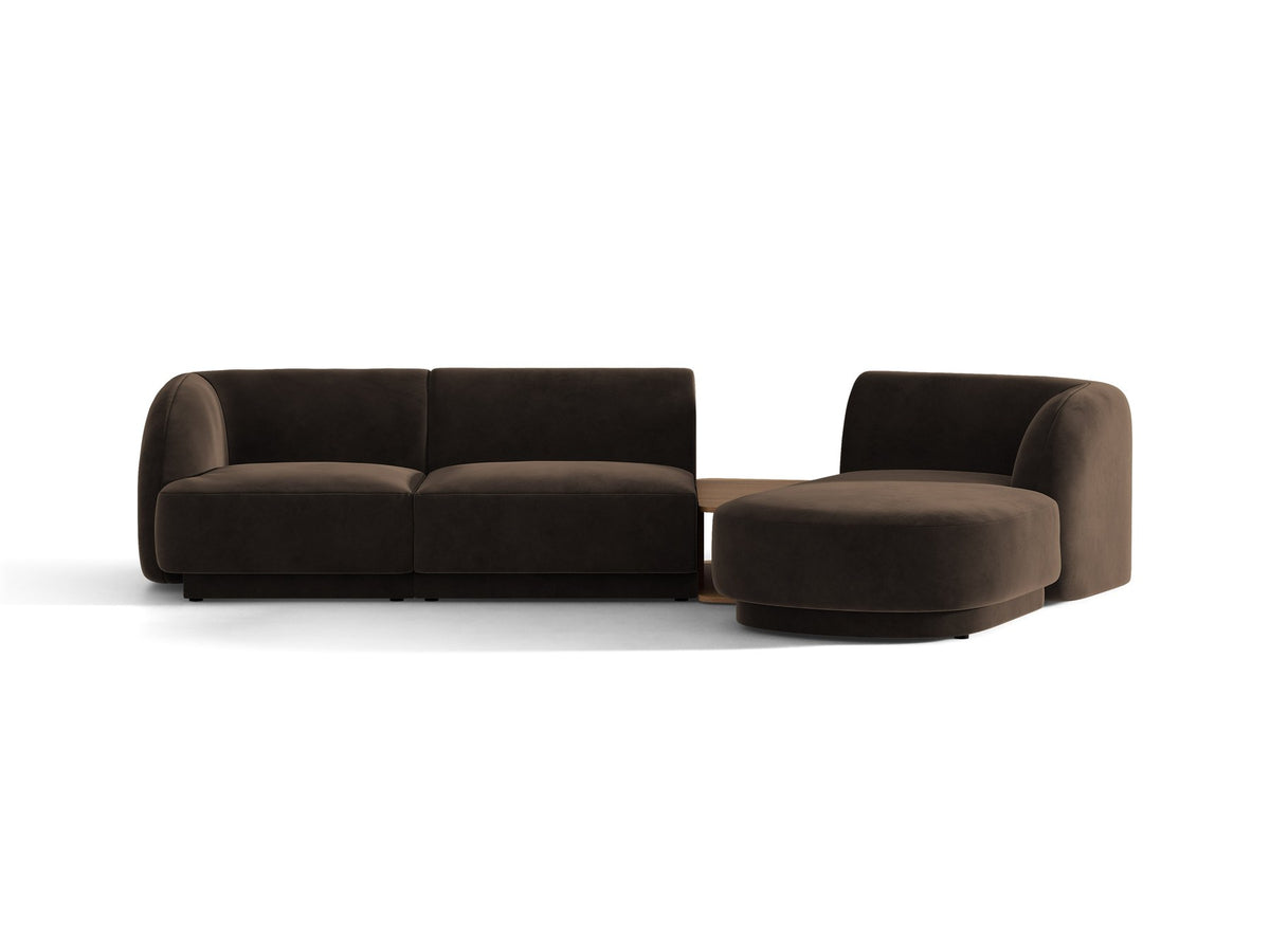 Braunes modulares Sofa Miley von Micadoni mit Baloo-Stoffbezug, schwarzen Kunststofffüssen und L-förmiger Ausrichtung nach rechts.