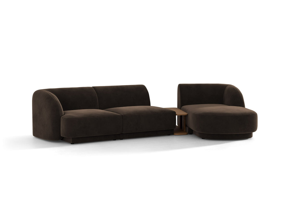 Braunes modulares Sofa Miley von Micadoni mit Baloo-Stoffbezug, schwarzen Kunststofffüssen und L-förmiger Ausrichtung nach rechts.