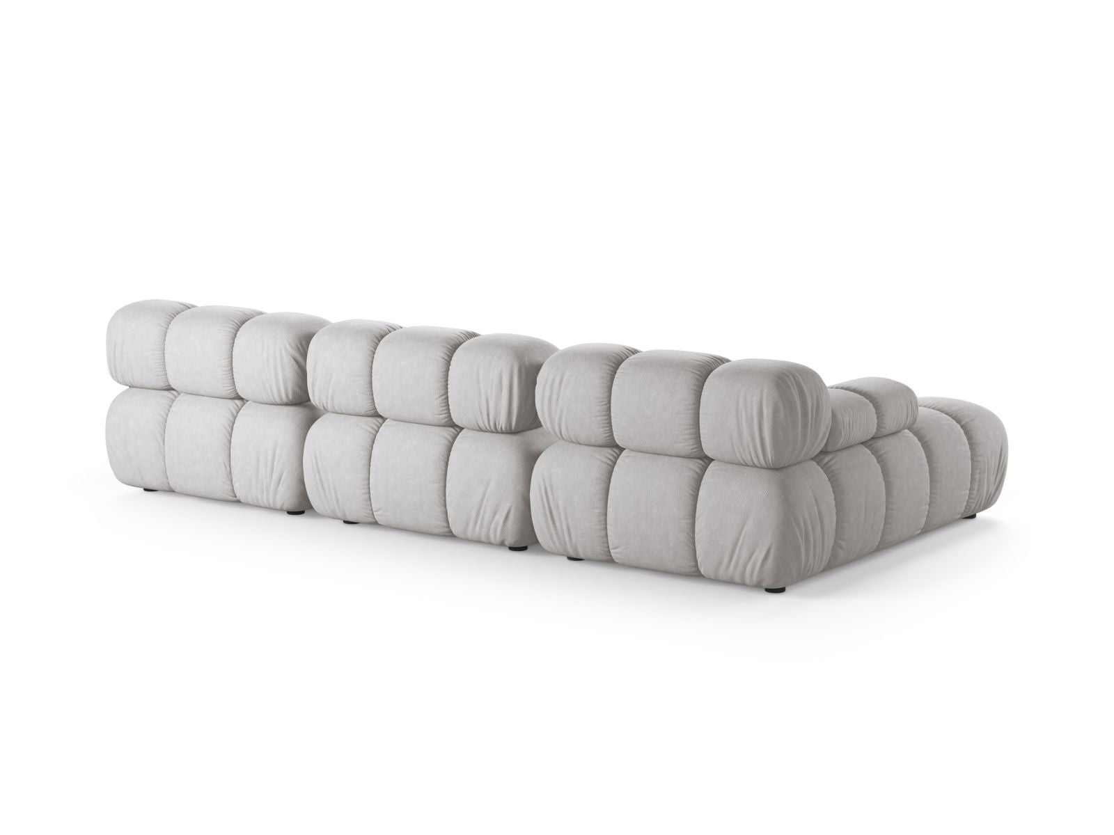 Modulares 4-Sitzer Ecksofa Bellis in sanftem Grau, ideal für moderne Wohnzimmer, bietet hohen Komfort und anpassbare Gestaltungsmöglichkeiten.