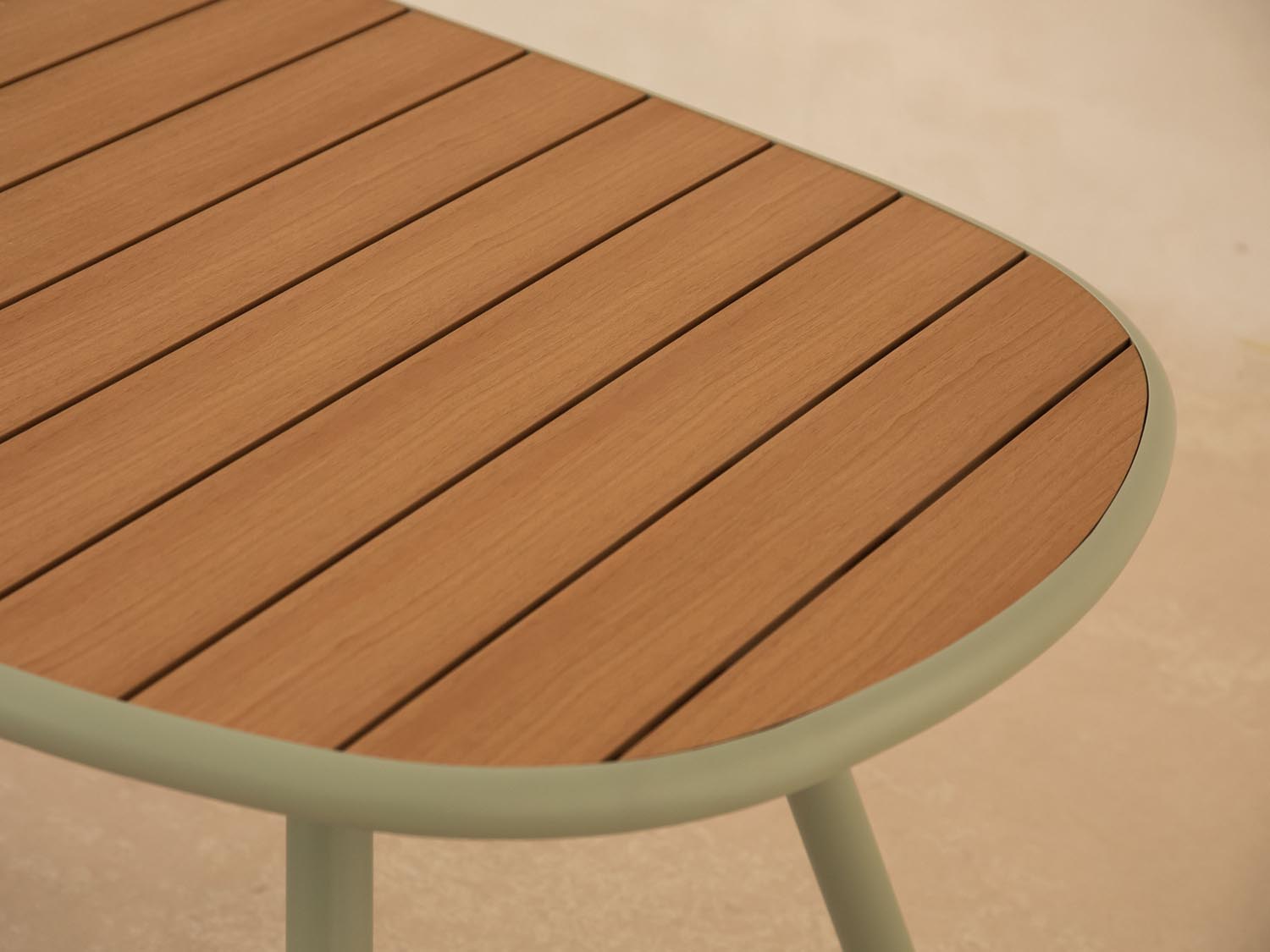 Outdoor-Tisch Niublau 6 Plätze, 180x90 in  präsentiert im Onlineshop von KAQTU Design AG. Gartentisch ist von Micadoni