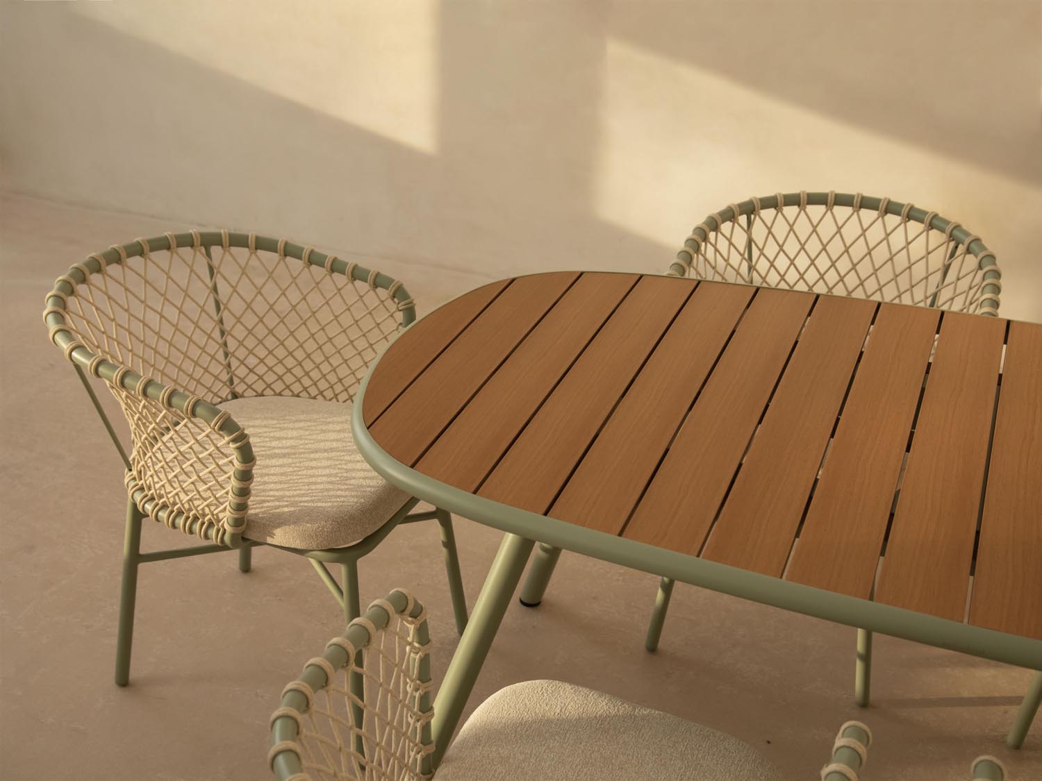 Outdoor-Tisch Niublau 6 Plätze, 180x90 in  präsentiert im Onlineshop von KAQTU Design AG. Gartentisch ist von Micadoni