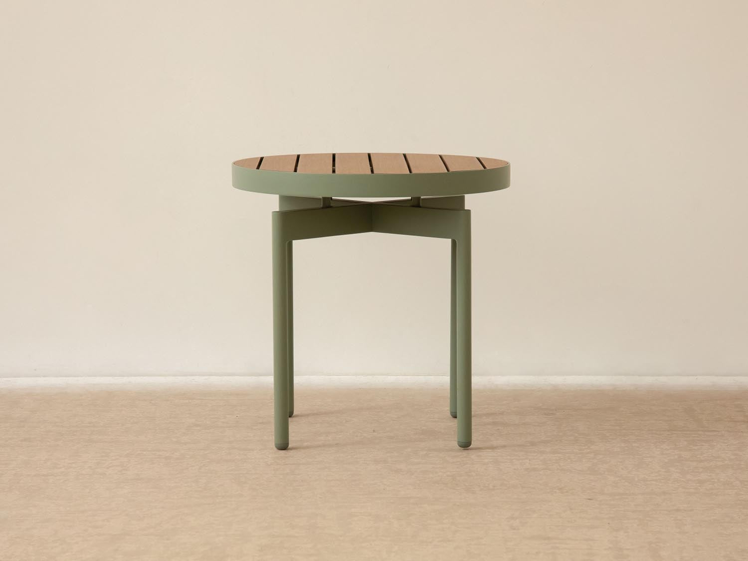 Stylischer Outdoor-Seitentisch von Micadoni, perfekt für 2 Personen, kompakte Größe 48,5x48,5 cm, ideal für Garten oder Balkon.