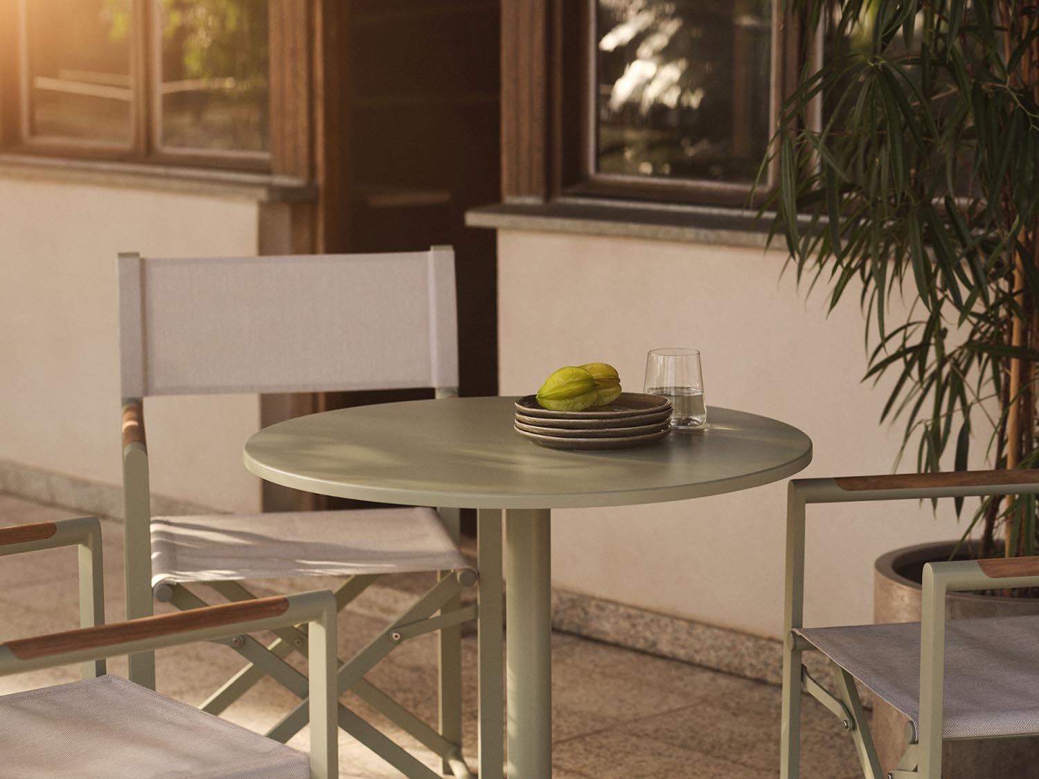 Eleganter Outdoor-Tisch Figueral für 2 Personen, 75x75 cm, ideal für Garten und Terrasse, stilvolles Design von Micadoni.