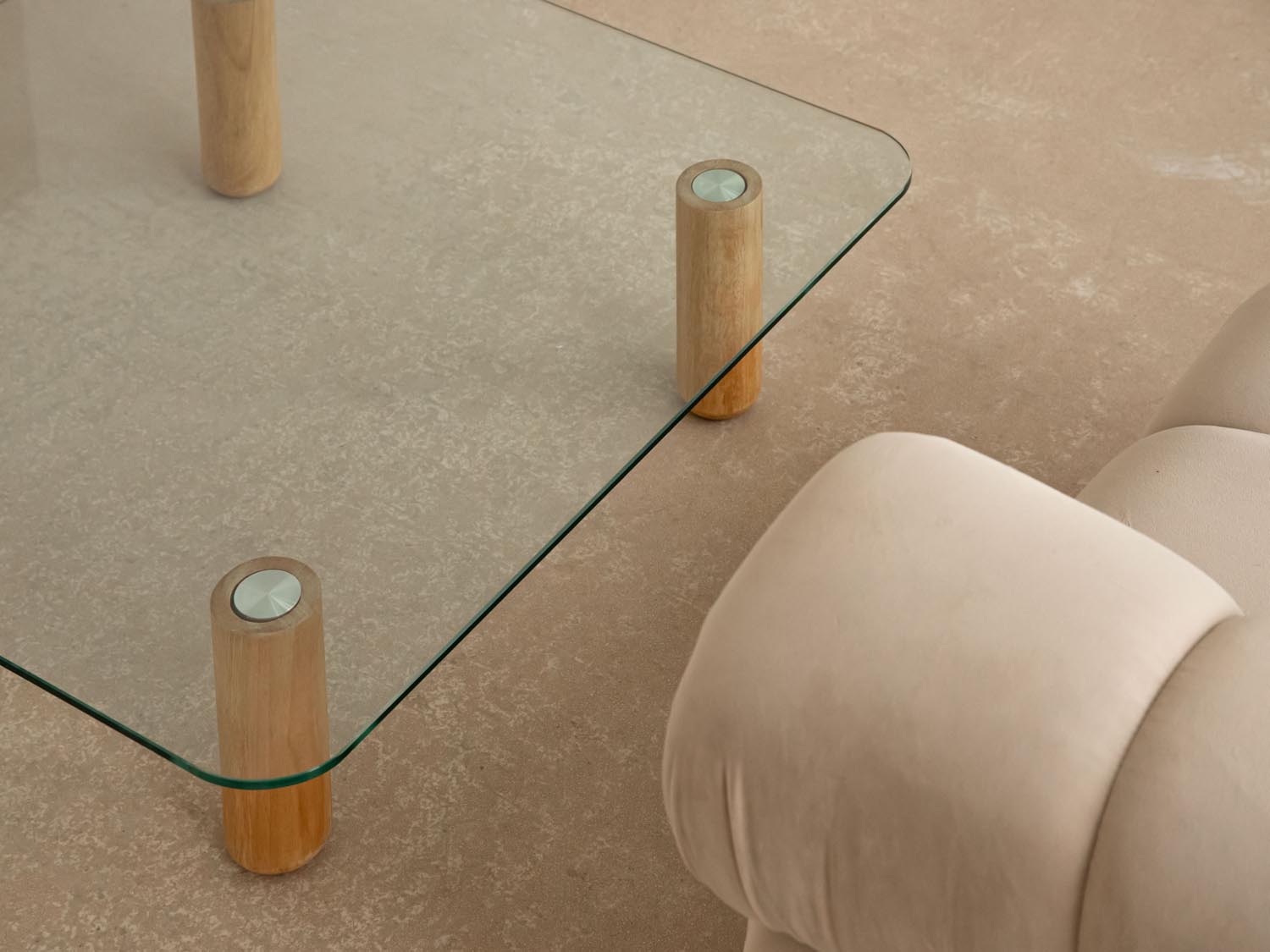 Moderner Couchtisch Moscarte in transparentem Design, 90x90 cm, perfekt für zeitgemäße Wohnkonzepte und minimalistische Einrichtung.