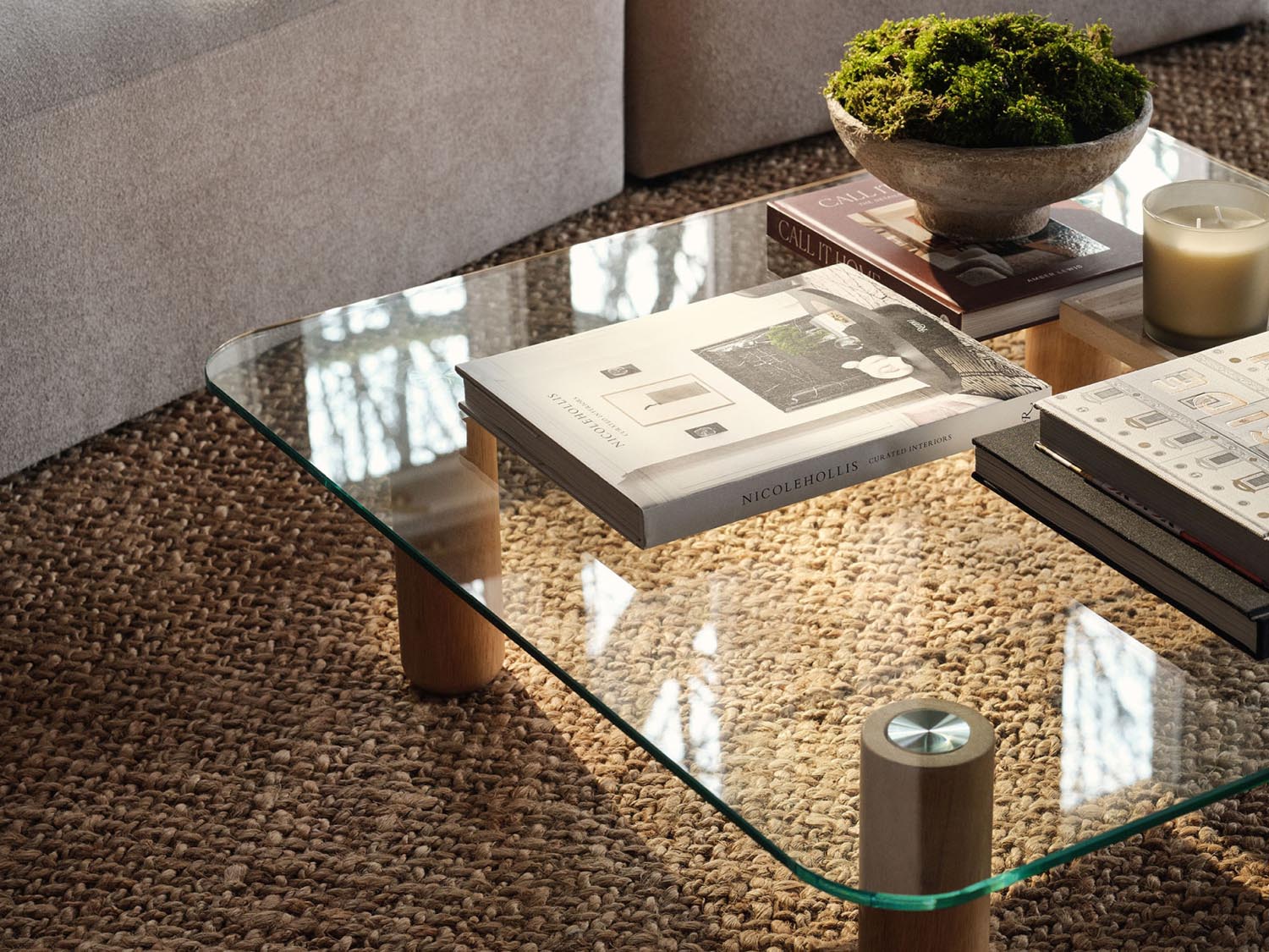 Eleganter Kaffeetisch Moscarte in transparentem Design, 90x90 cm, ideal für moderne Wohnräume und stilvolle Akzente.