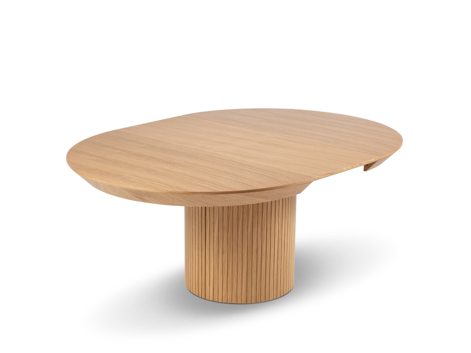 Eleganter, ausziehbarer Esstisch "Nicole" aus hochwertiger Eiche, bietet Platz für bis zu 6 Personen und verleiht jedem Essbereich einen modernen Touch.