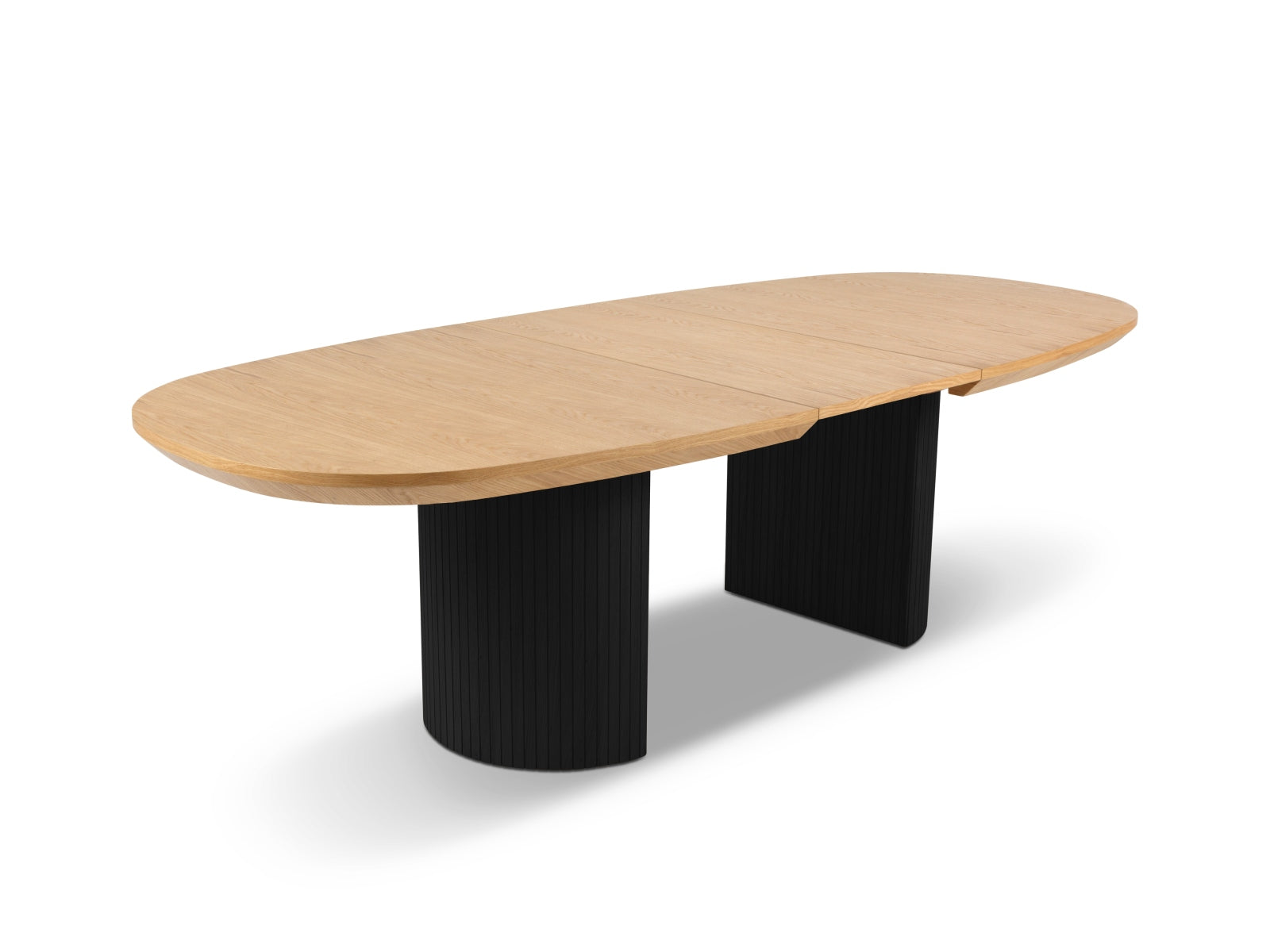 Eleganter Esstisch "Nicole" in schwarzer Eiche, ausziehbar für bis zu 6 Personen, ideal für stilvolle Essbereiche.