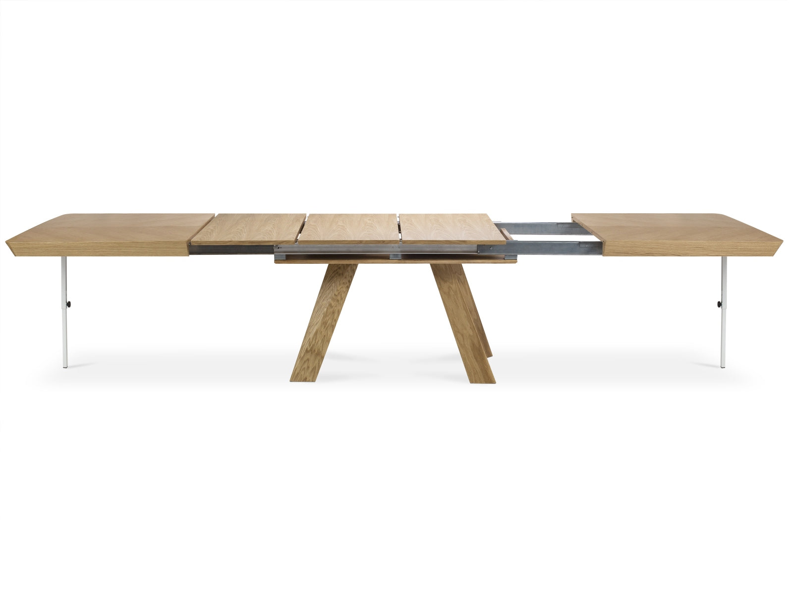 Sally ausziehbarer Tisch 14 Sitzer in Eiche natur Furnier / Eiche präsentiert im Onlineshop von KAQTU Design AG. Esstisch ist von Micadoni