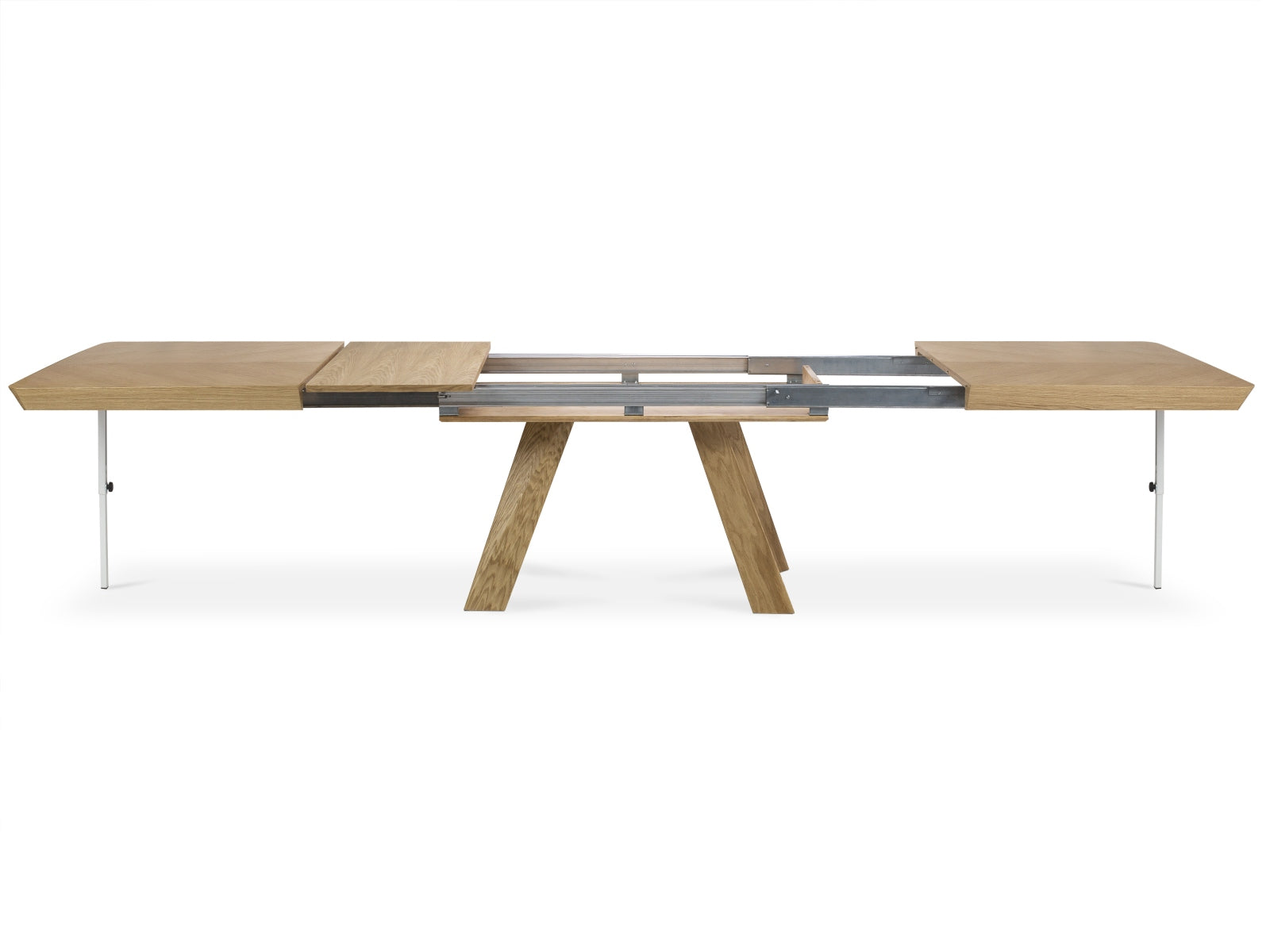 Sally ausziehbarer Tisch 14 Sitzer in Eiche natur Furnier / Eiche präsentiert im Onlineshop von KAQTU Design AG. Esstisch ist von Micadoni
