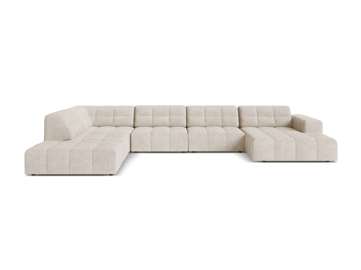 Ecksofa links Jennifer von Micadoni in leichtem Beige mit Bluvel-Stoff, schwarzen Kunststoffbeinen und breiter Sitzfläche.