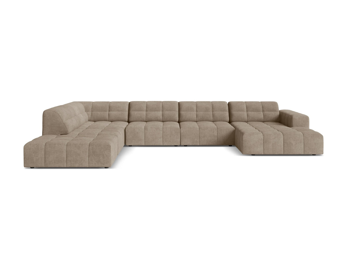 Ecksofa links Jennifer von Micadoni in leichtem Beige mit Bluvel-Stoff, schwarzen Kunststoffbeinen und breiter Sitzfläche.