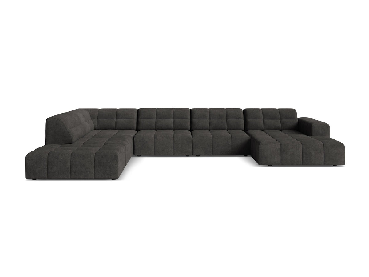 Ecksofa links Jennifer von Micadoni in leichtem Beige mit Bluvel-Stoff, schwarzen Kunststoffbeinen und breiter Sitzfläche.
