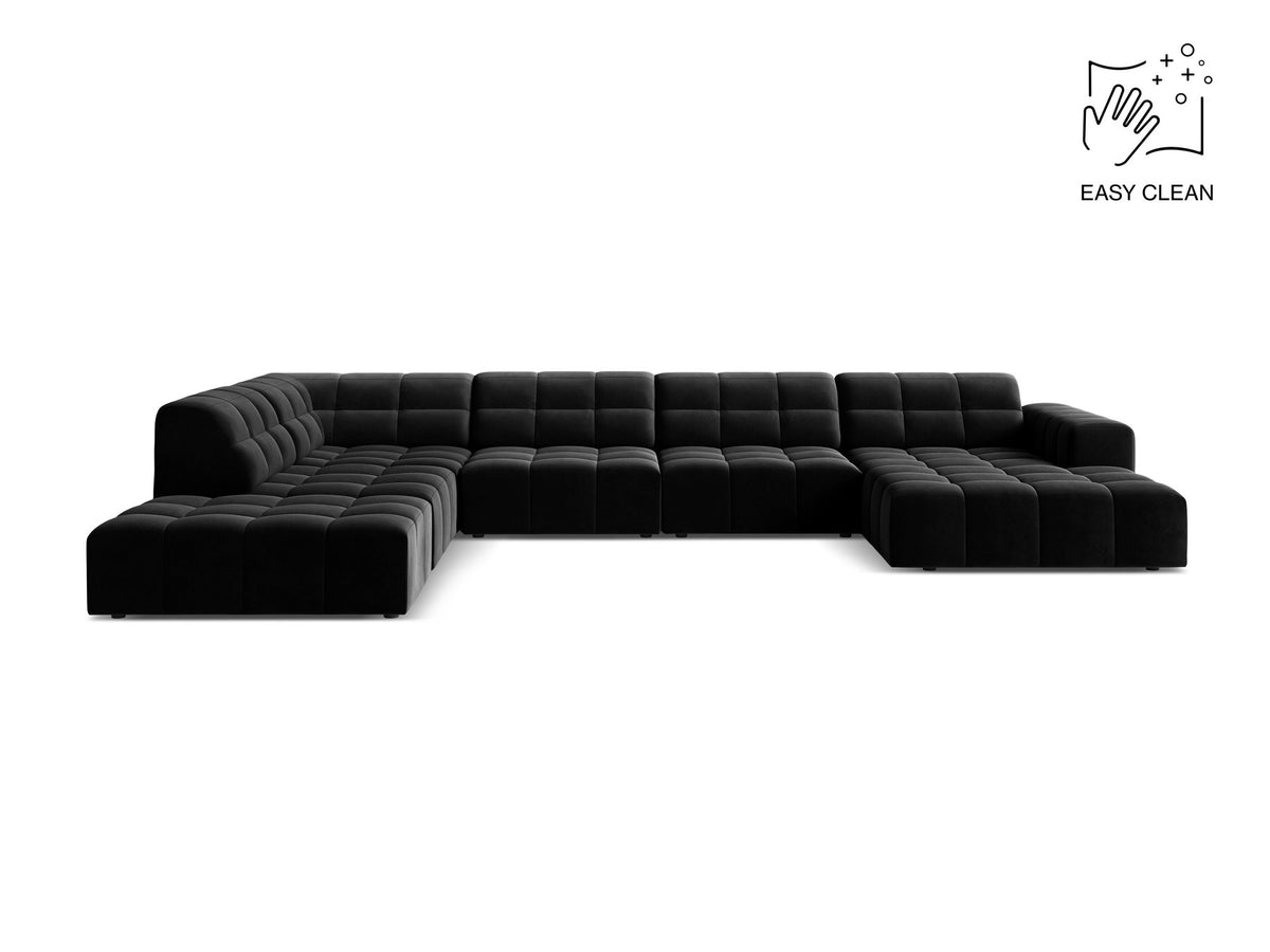 Ecksofa links Jennifer von Micadoni in leichtem Beige mit Bluvel-Stoff, schwarzen Kunststoffbeinen und breiter Sitzfläche.