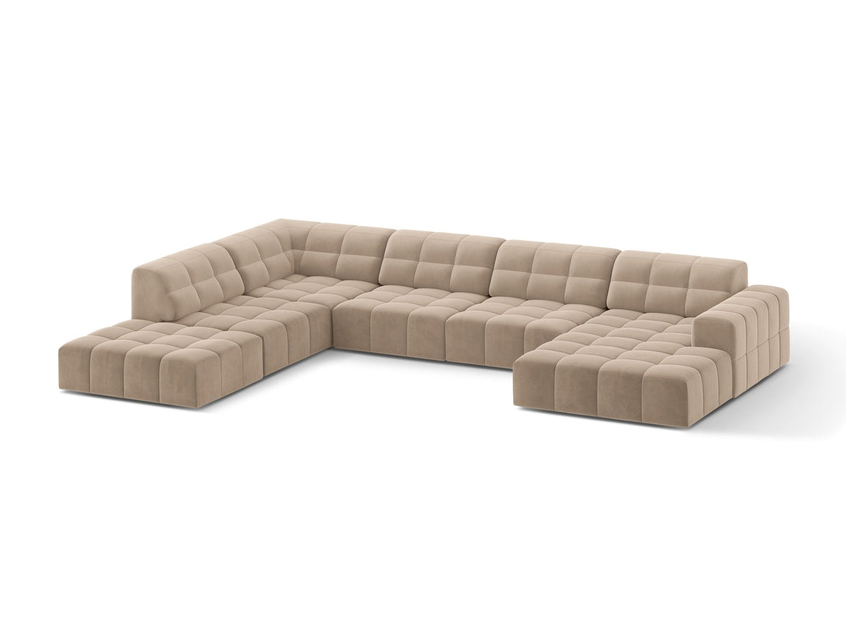 Ecksofa links Jennifer von Micadoni in leichtem Beige mit Bluvel-Stoff, schwarzen Kunststoffbeinen und breiter Sitzfläche.
